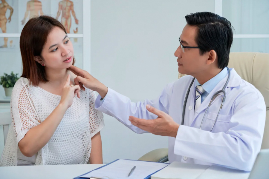 How do doctors treat chronic pain?